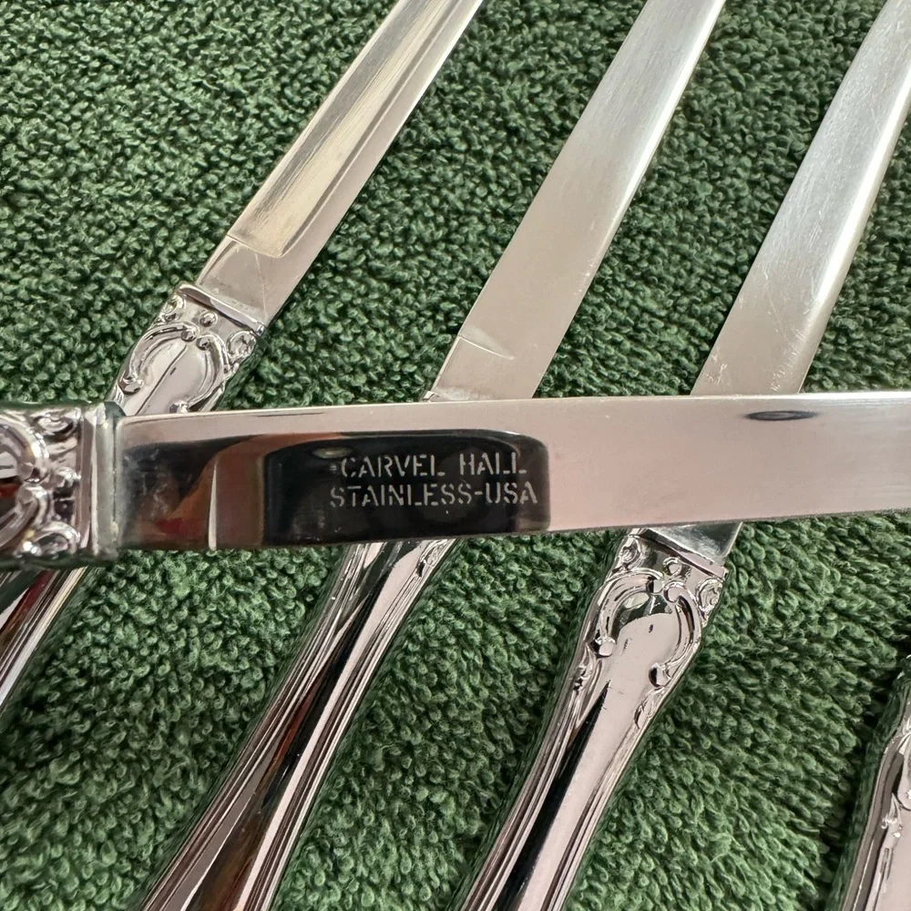 Vintage Carvel Hall stainless USA knives- set of 8 (8”) and 1 (13”)